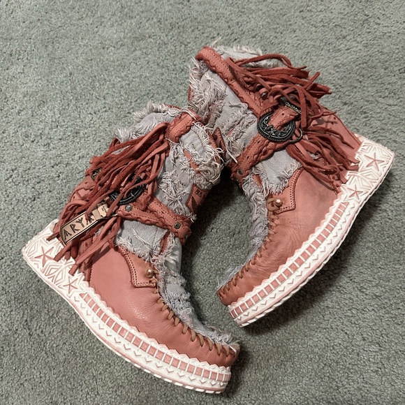 Sold - Picture 3 of 5